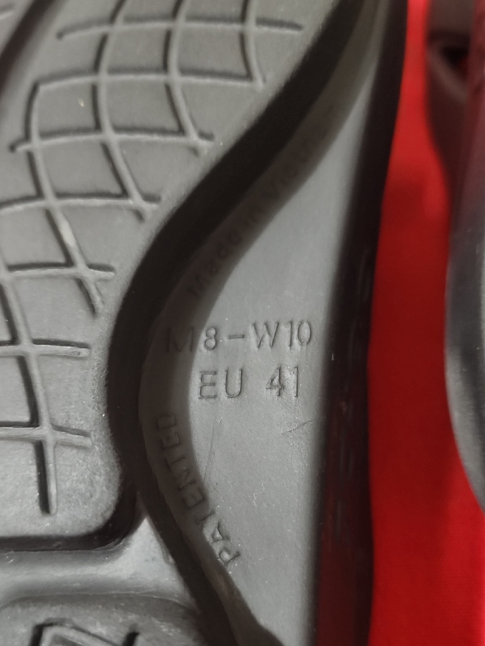 OOFOS Black Unisex Recovery Flip Flops - Picture 10 of 11